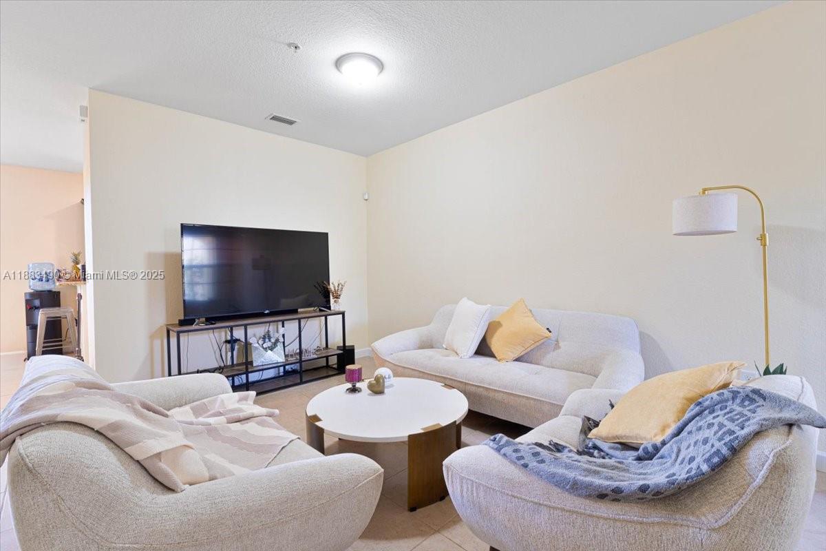 EMERALD CREEK TOWNHOMES - Residential Lease
