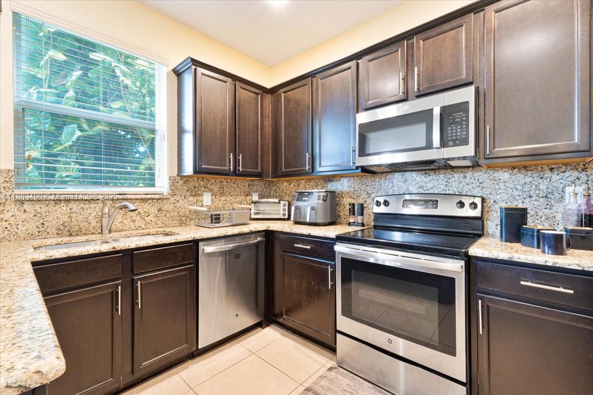 EMERALD CREEK TOWNHOMES - Residential Lease