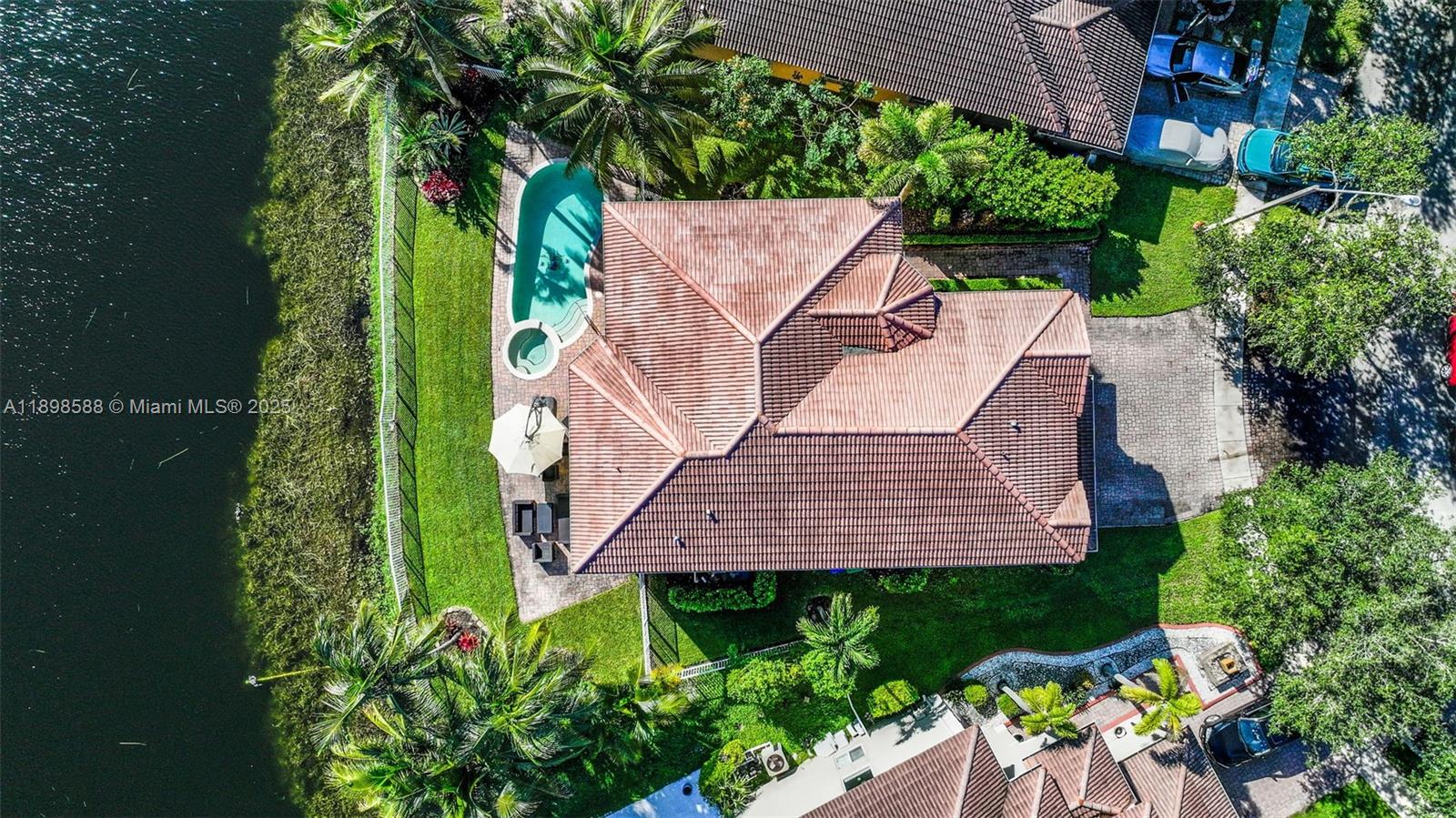 POD 10 AT MONARCH LAKES - Residential