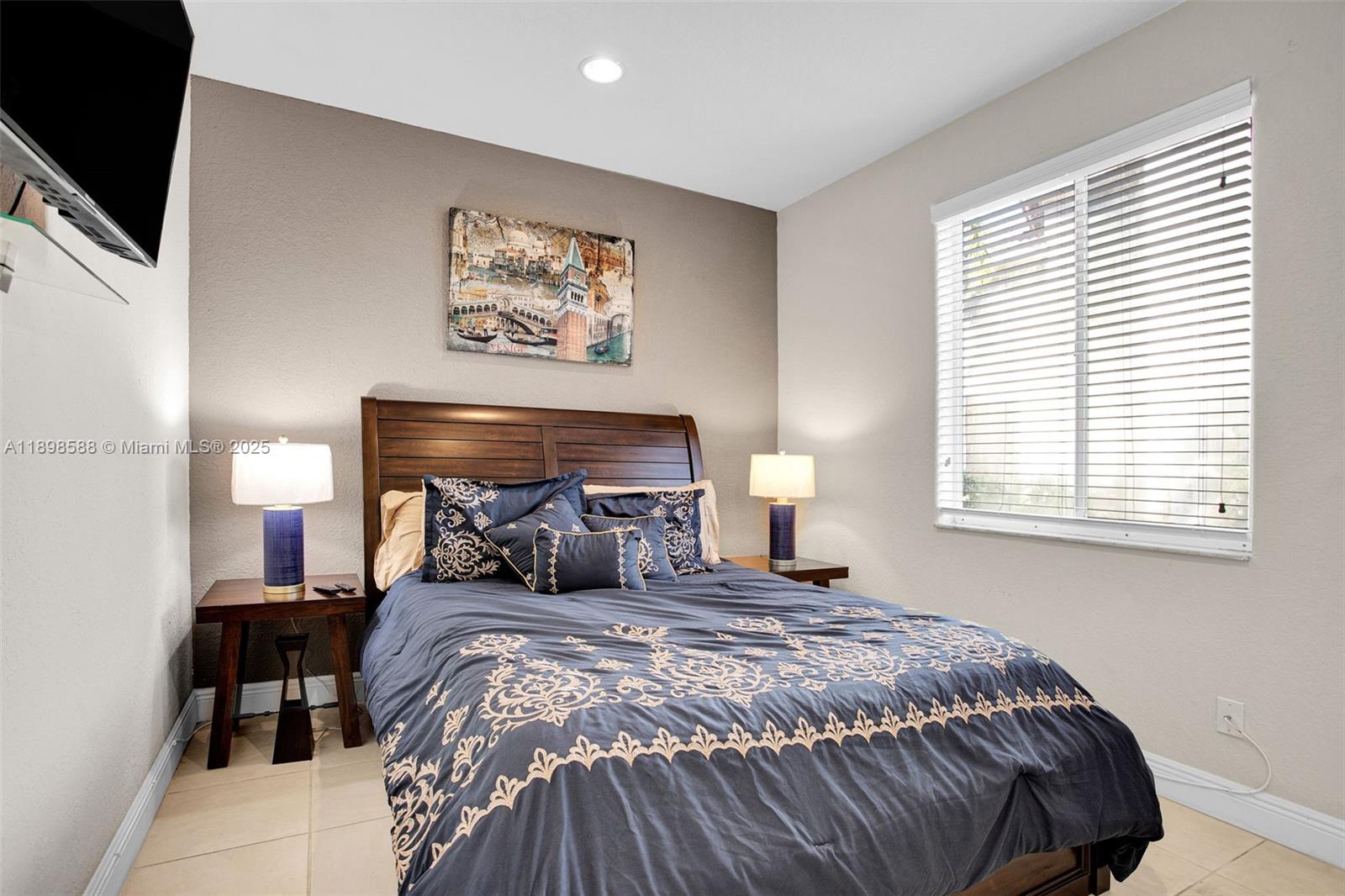 POD 10 AT MONARCH LAKES - Residential