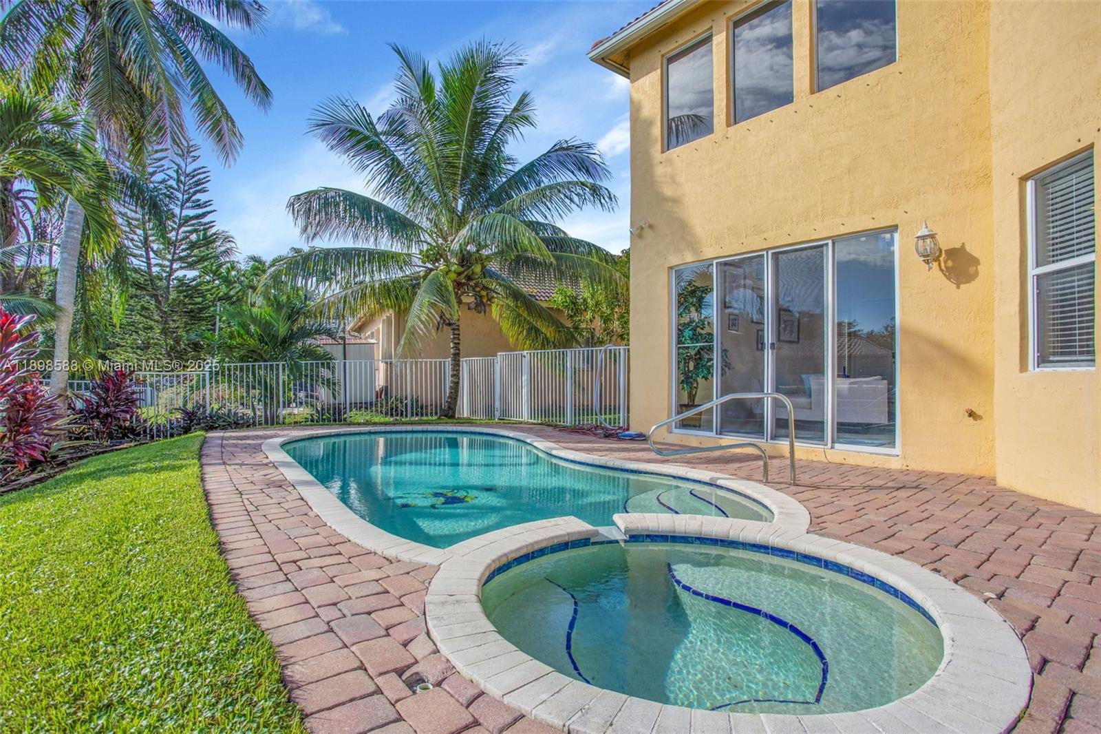 POD 10 AT MONARCH LAKES - Residential