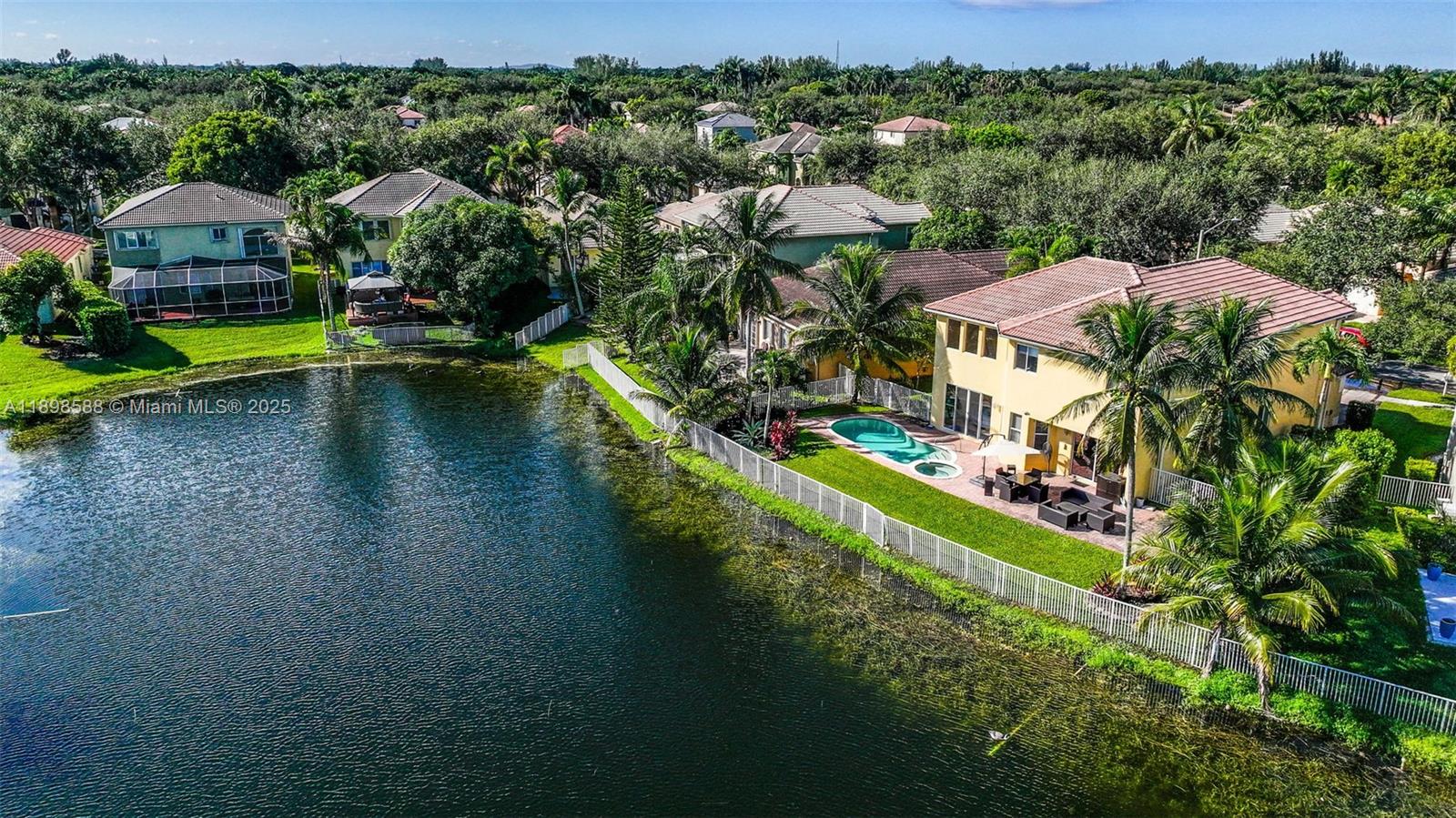 POD 10 AT MONARCH LAKES - Residential