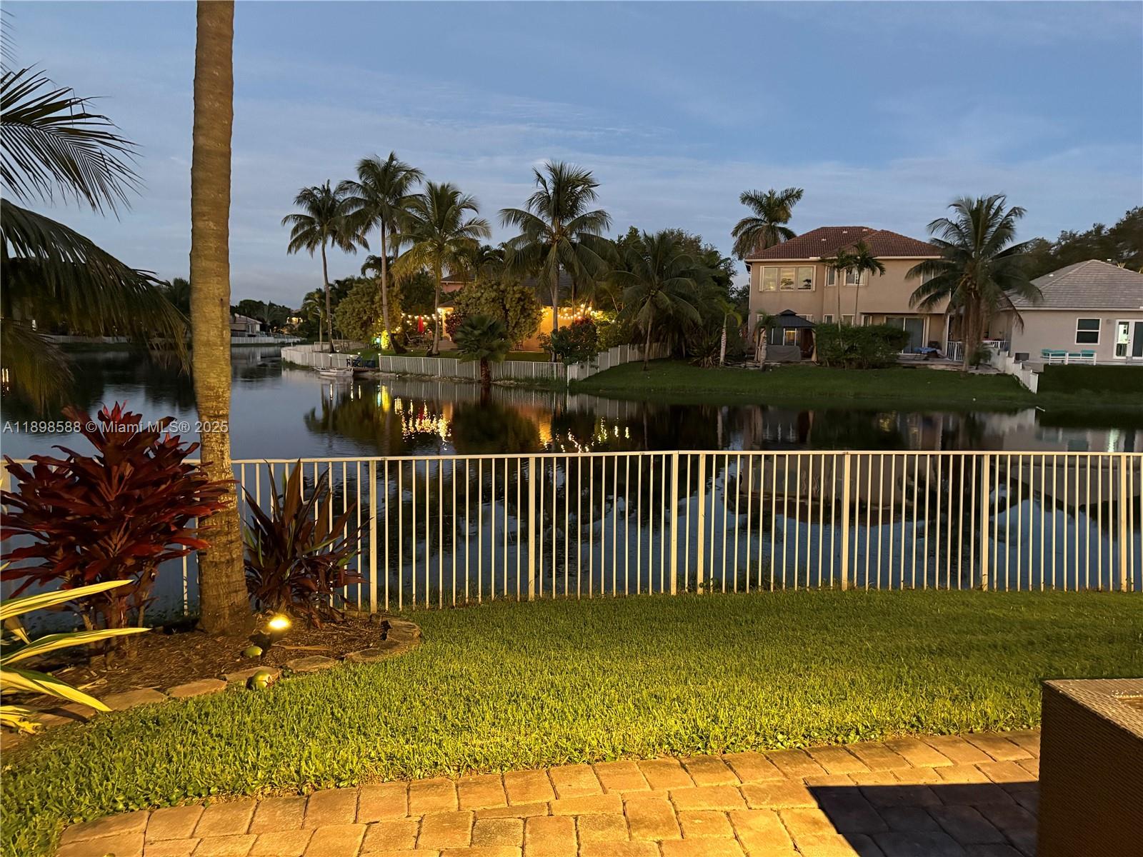 POD 10 AT MONARCH LAKES - Residential