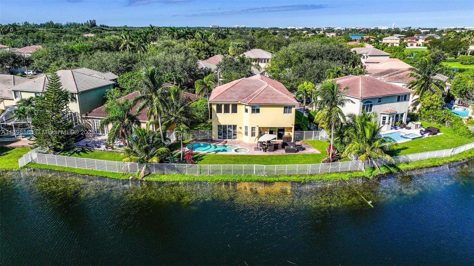 POD 10 AT MONARCH LAKES - Residential