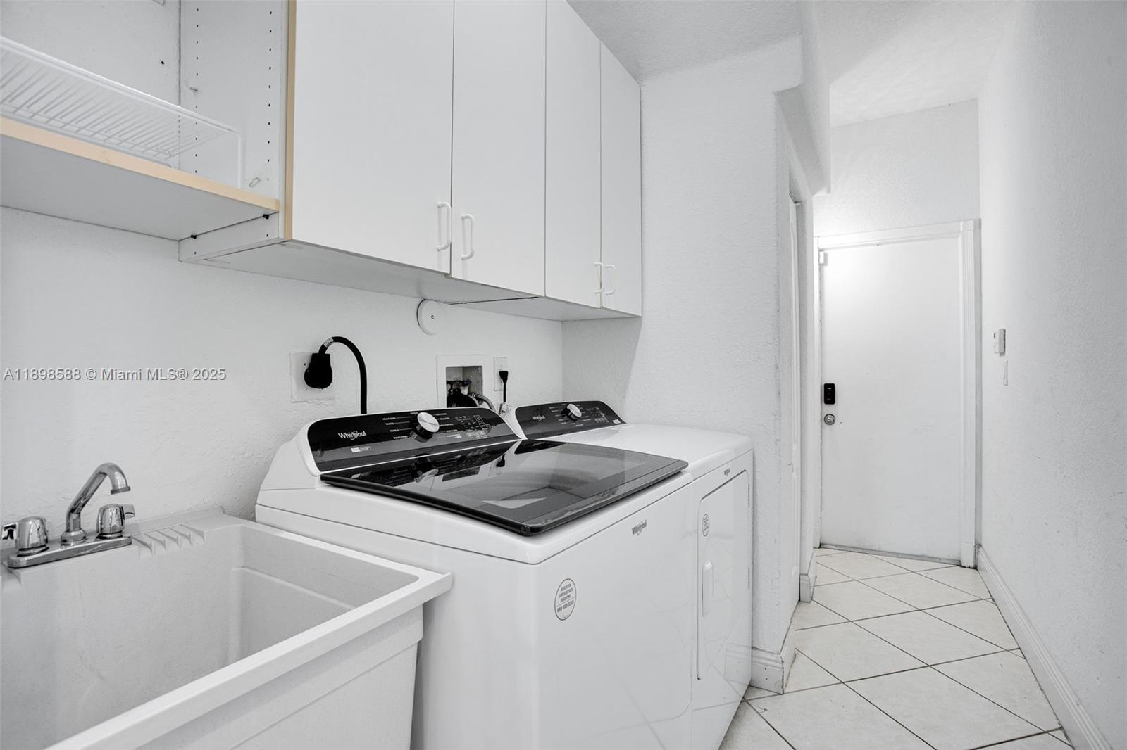 POD 10 AT MONARCH LAKES - Residential
