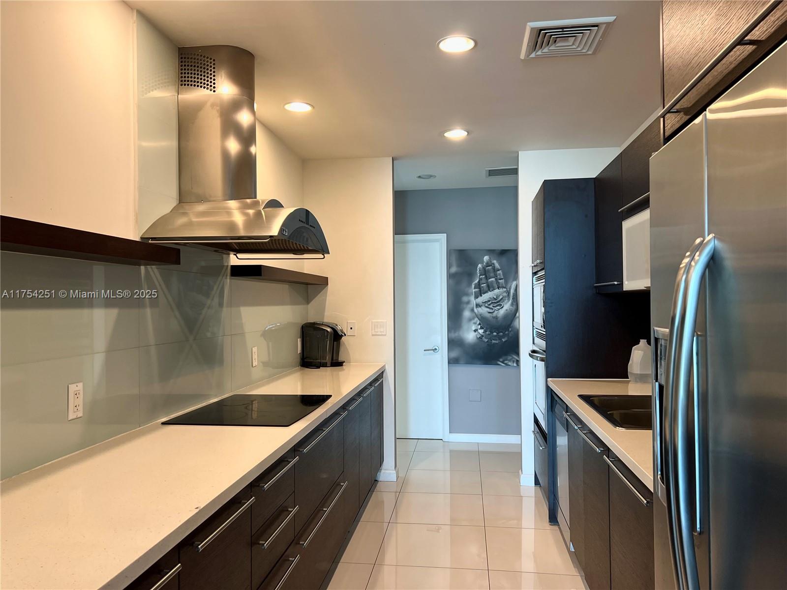 7928 East Dr 705