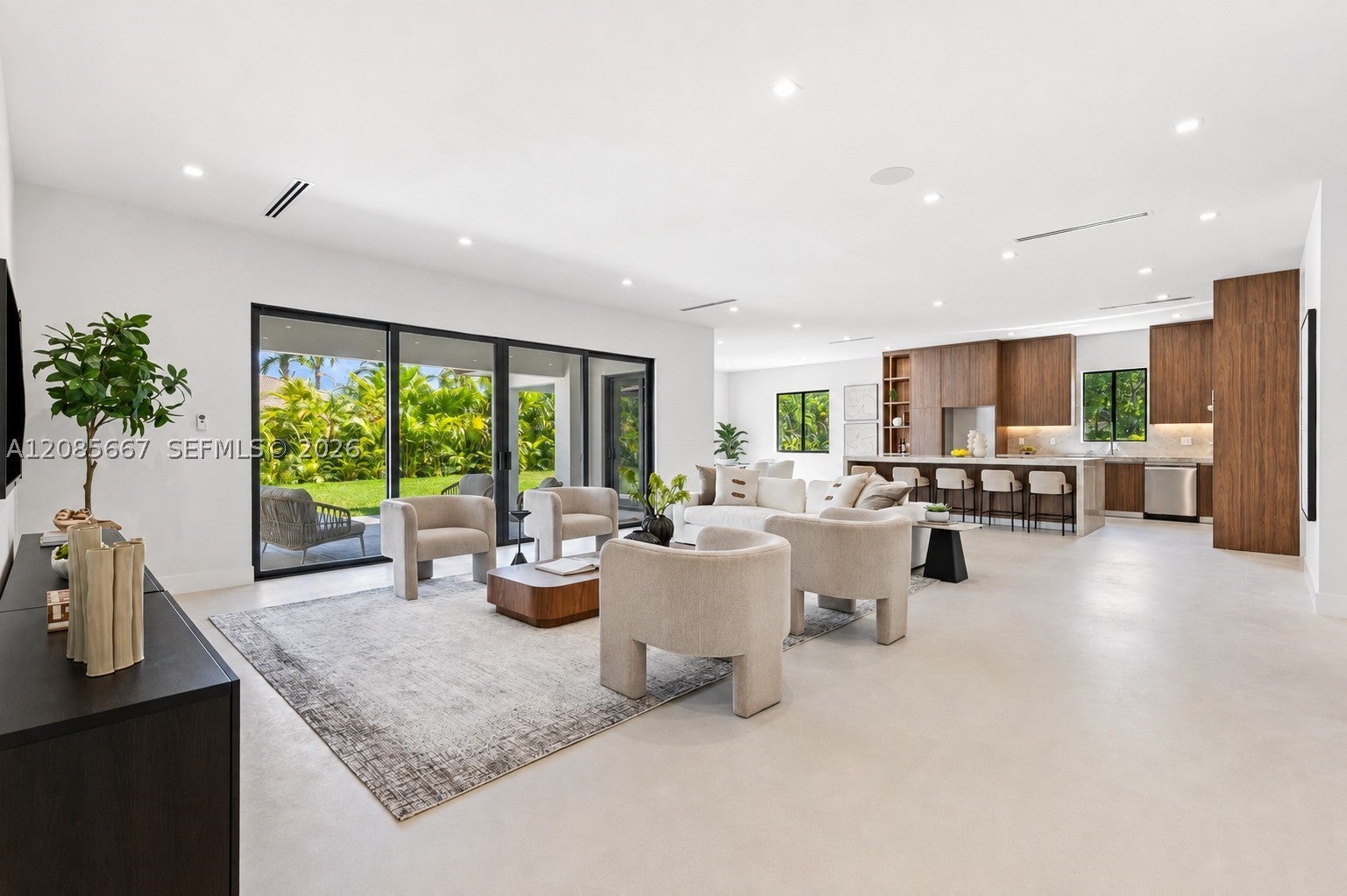 8211 SW 193rd Ter, Cutler Bay, FL, 33157/$1,650,000 3 8211 SW 193rd Ter