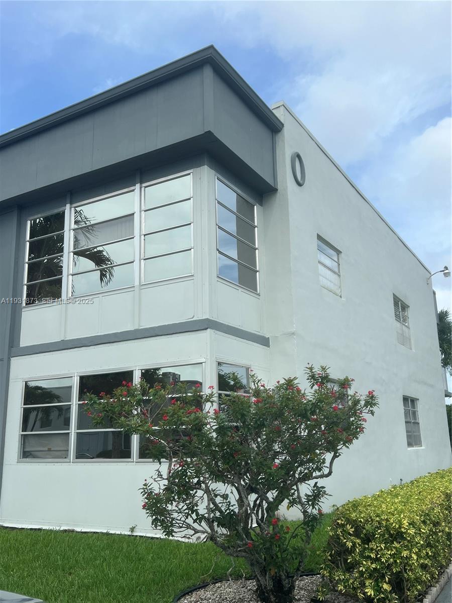 KINGS POINT BURGUNDY COND - Residential Lease