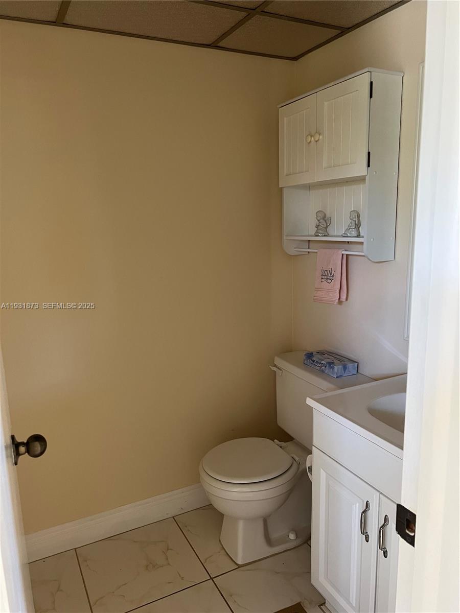 KINGS POINT BURGUNDY COND - Residential Lease