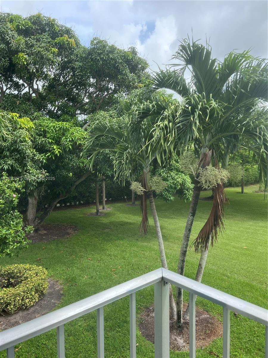 KINGS POINT BURGUNDY COND - Residential Lease