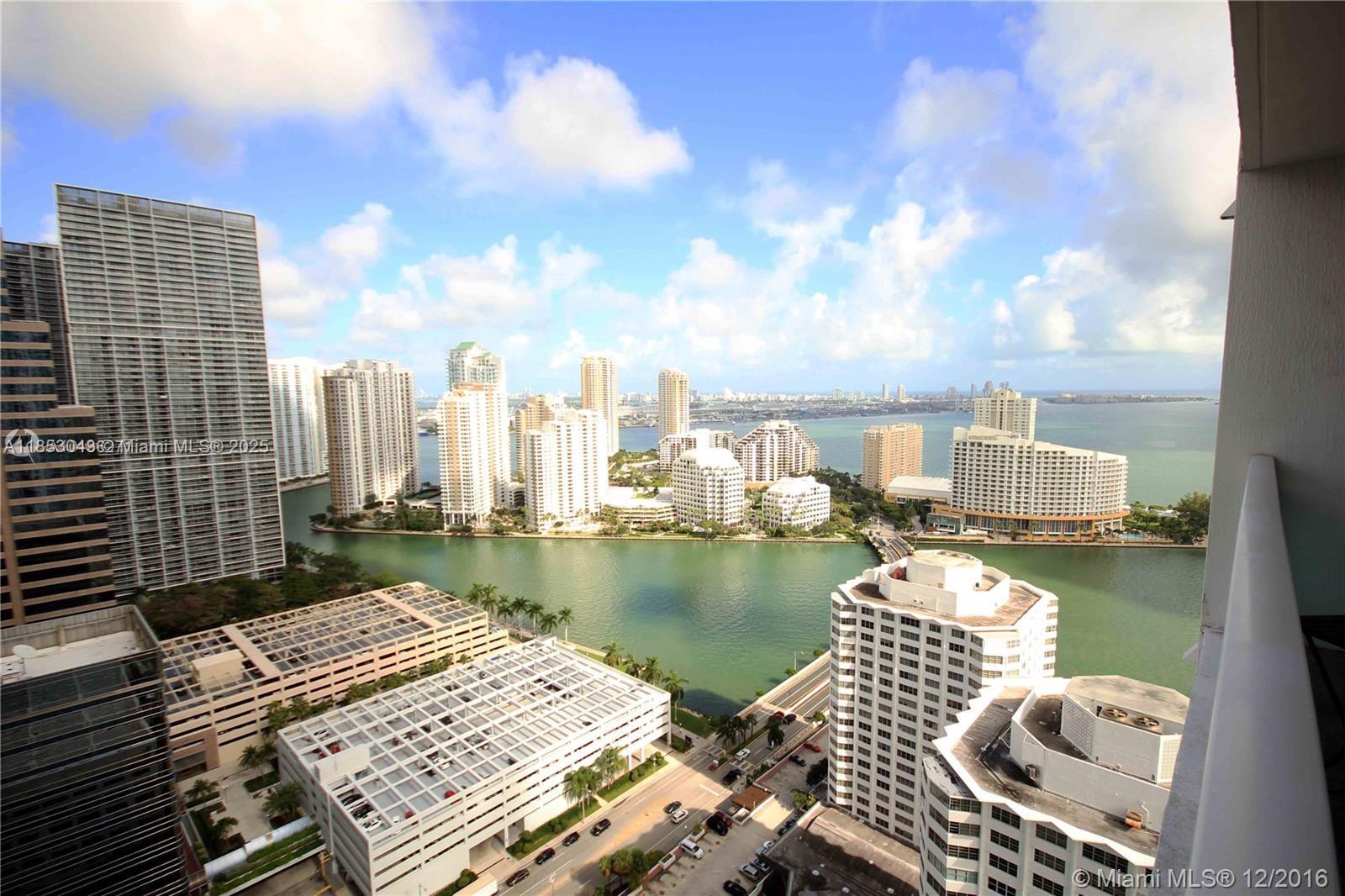 AVAILABLE OCTOBER 1 2025 - FURNISHED/UNFURNISHED --- FULL YEAR OR SIX MONTH MINIMUM RENT--- TEXT OR CALL LISTING AGENT. NO PETS PLEASE. Amazing 1 bed/1 bath apt. in the heart of Brickell. Outstanding views of Brickell Key and the canal, minutes walking from Merry Brickell Village w rest, shops, etc. Luxury building with great amenities, two swimming pools, jacuzzi, gym, sauna, business center.