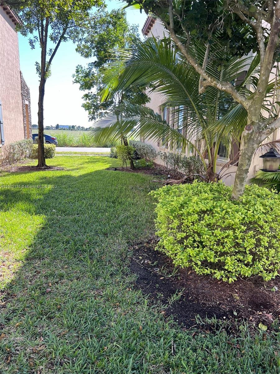 KENDALL COMMONS TOWNHOMES - Residential Lease