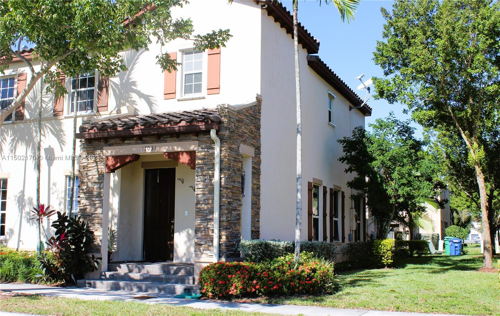 KENDALL COMMONS TOWNHOMES - Residential Lease