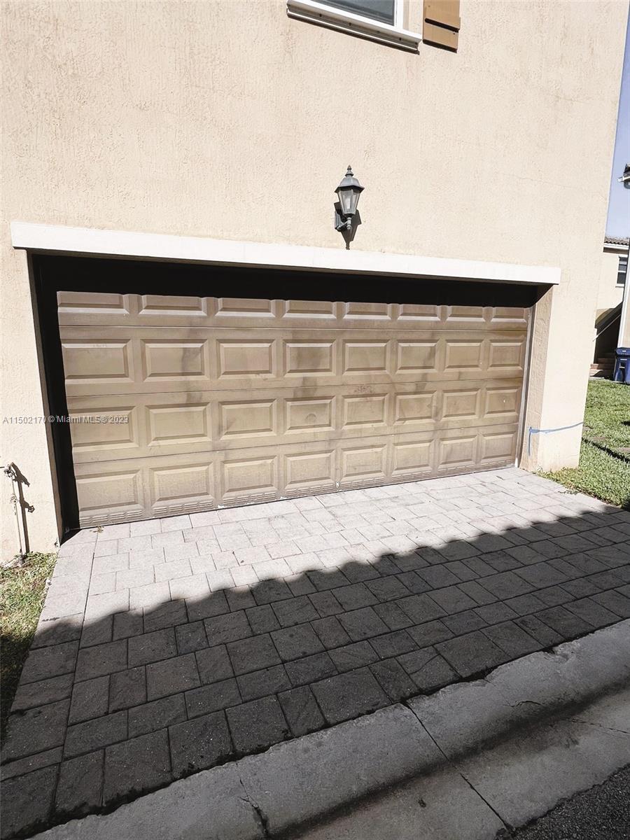 KENDALL COMMONS TOWNHOMES - Residential Lease