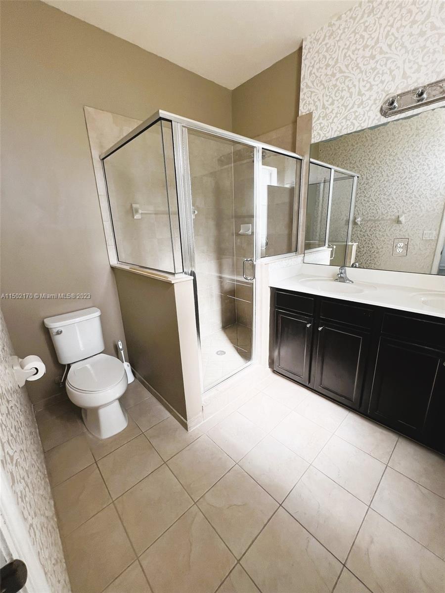 KENDALL COMMONS TOWNHOMES - Residential Lease