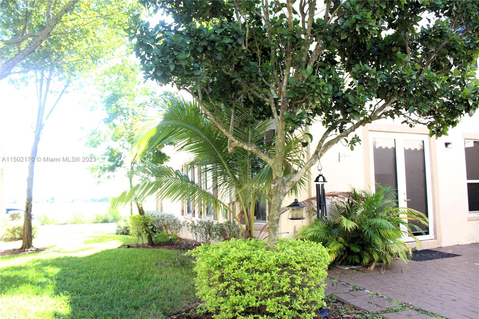 KENDALL COMMONS TOWNHOMES - Residential Lease