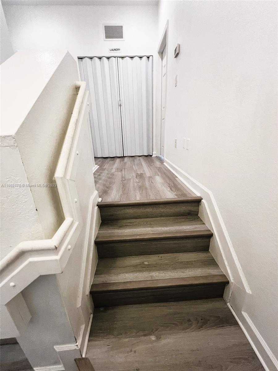 KENDALL COMMONS TOWNHOMES - Residential Lease