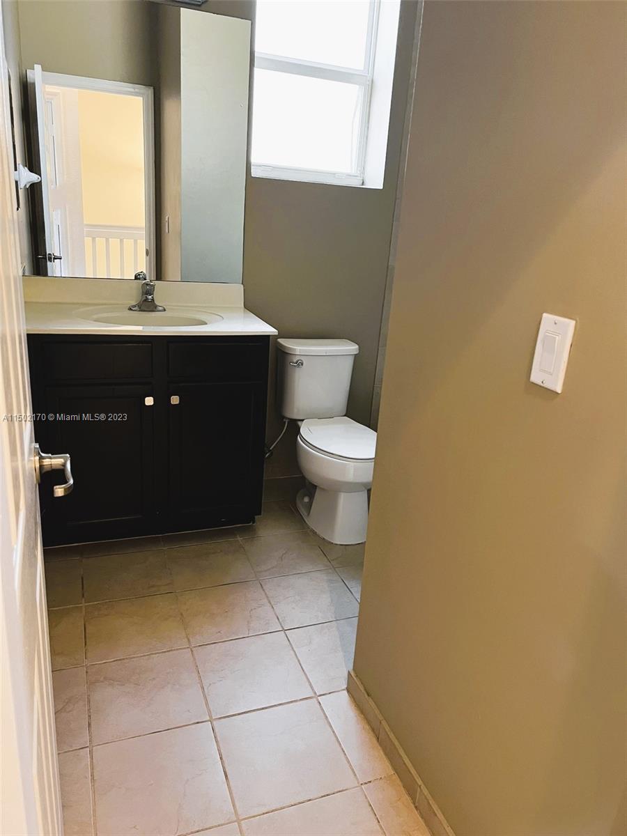 KENDALL COMMONS TOWNHOMES - Residential Lease