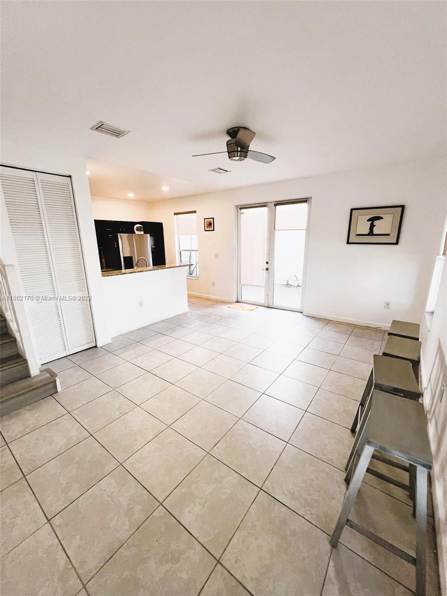 KENDALL COMMONS TOWNHOMES - Residential Lease