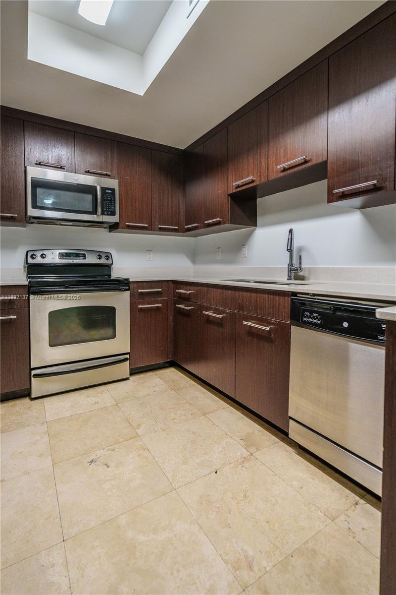 CORAL GABLES SEC K - Residential Lease