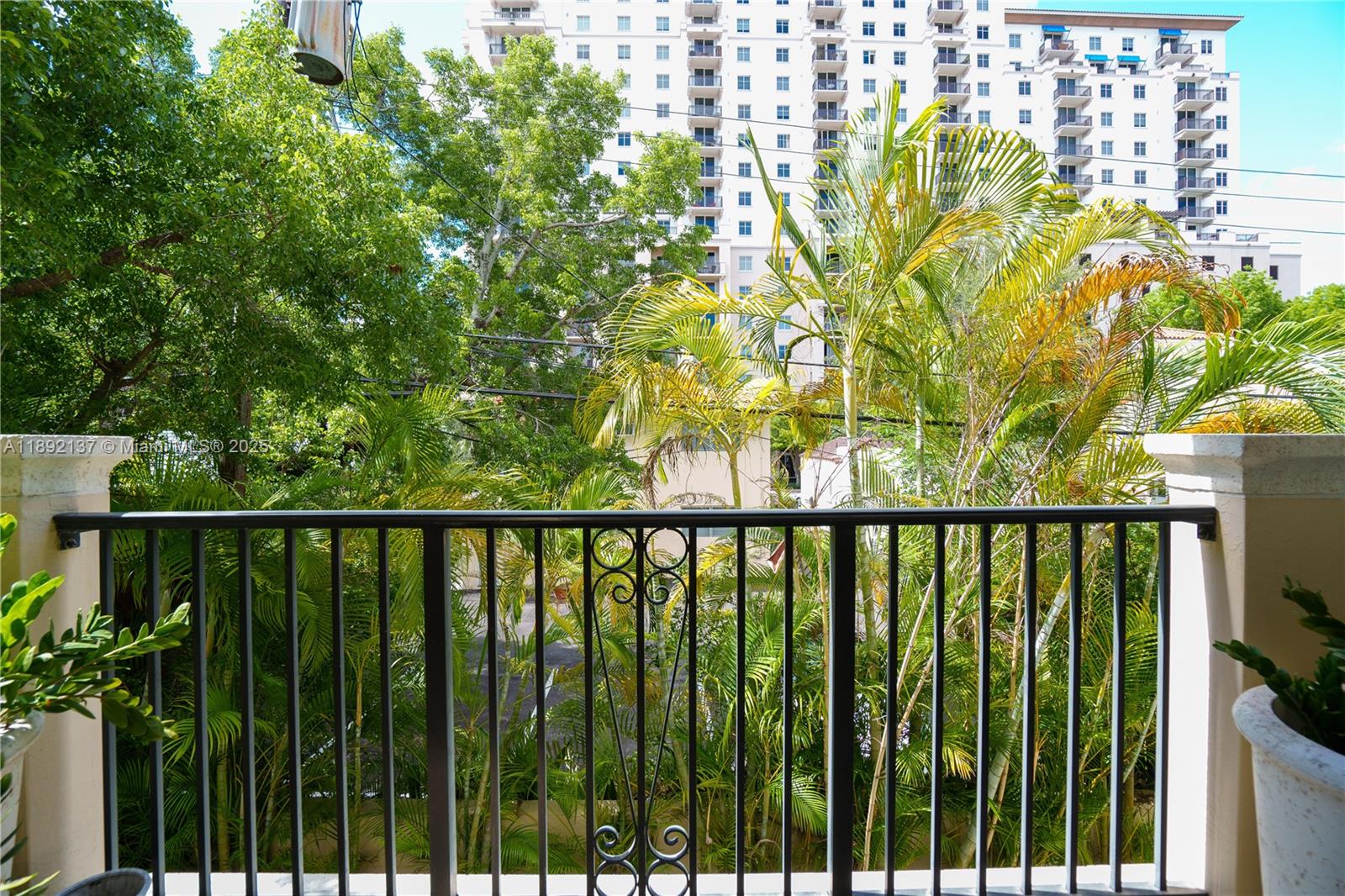 CORAL GABLES SEC K - Residential Lease