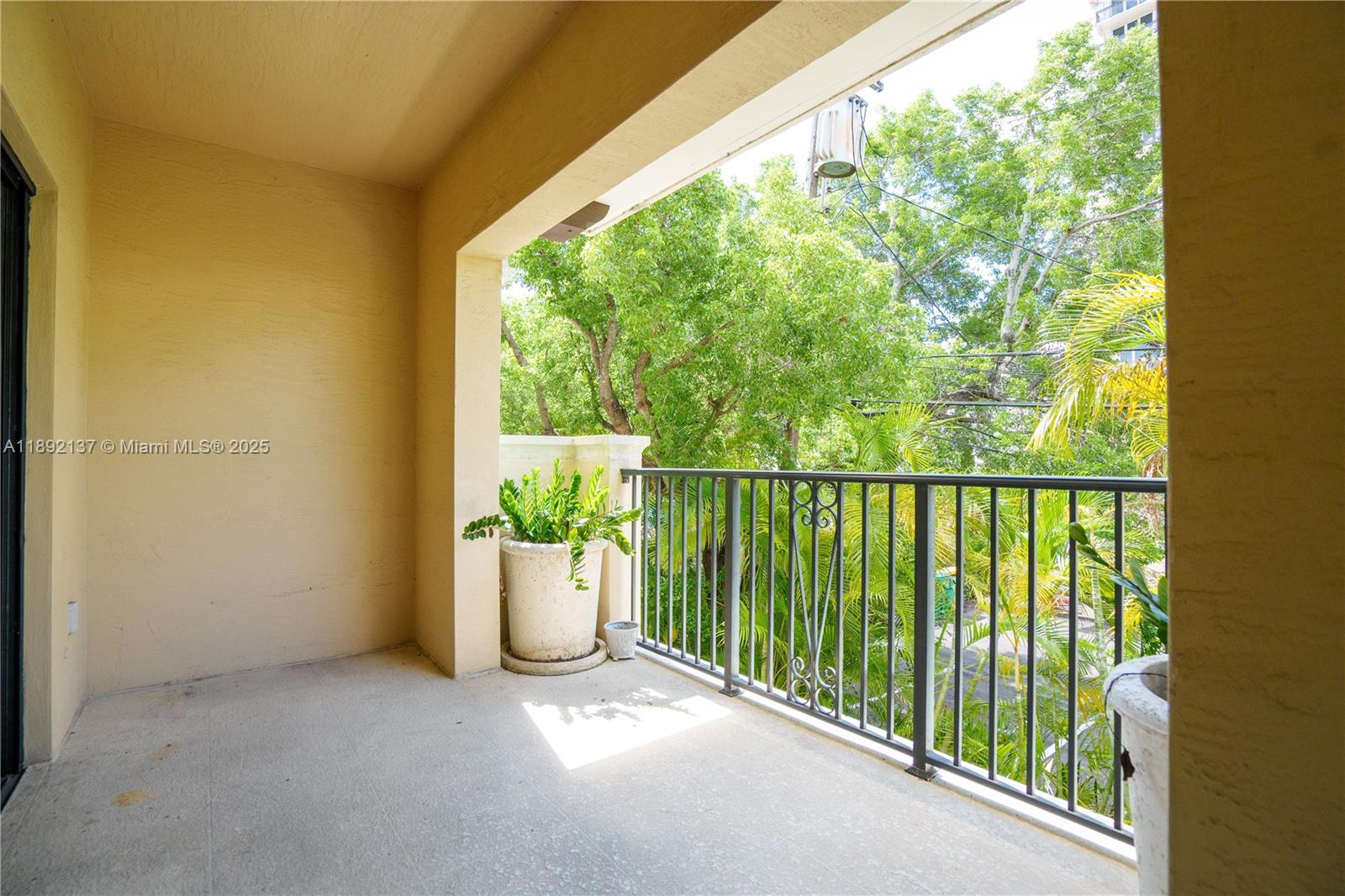 CORAL GABLES SEC K - Residential Lease