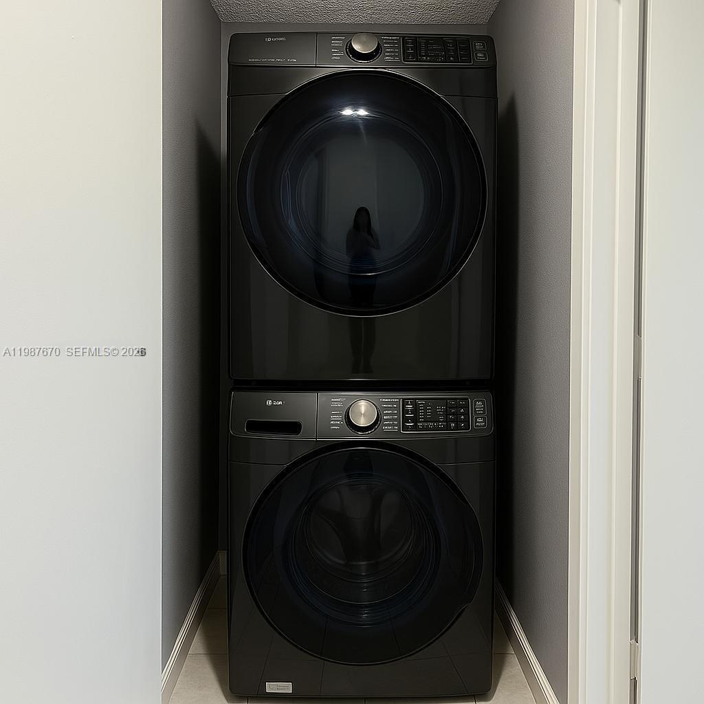 SOLEIL AT FONTAINEBLEAU C - Residential Lease