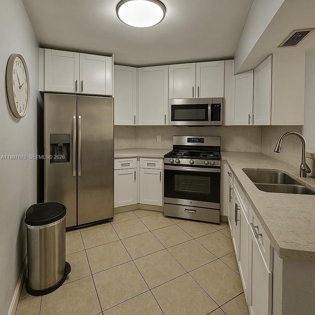 SOLEIL AT FONTAINEBLEAU C - Residential Lease