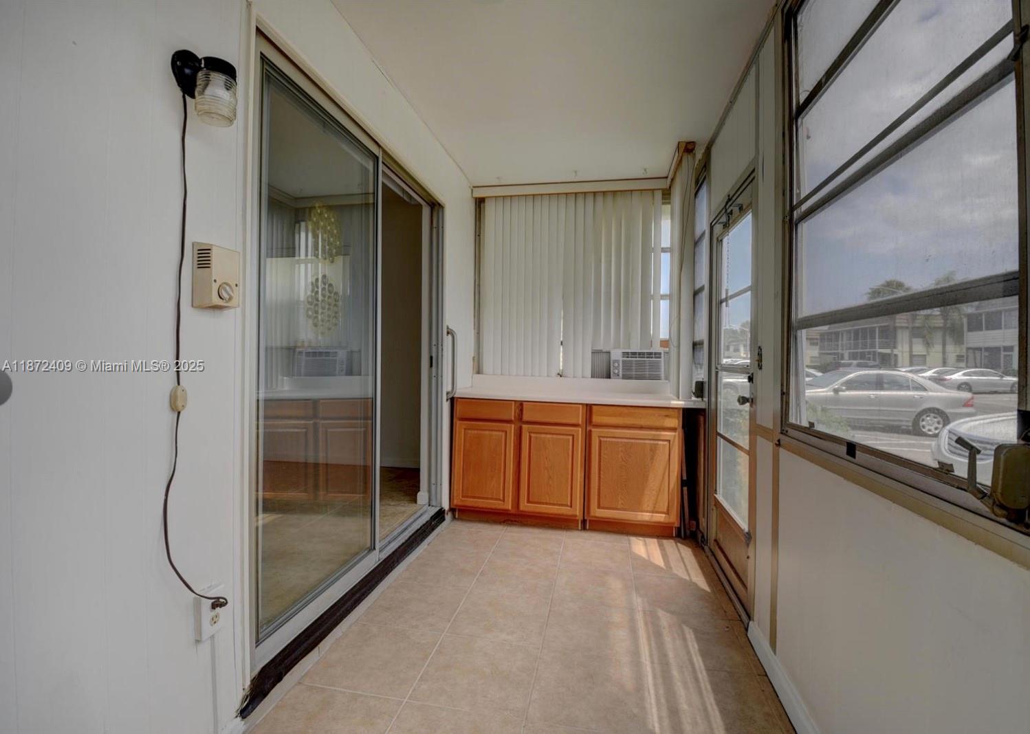 KINGS POINT SAXONY CONDOS - Residential