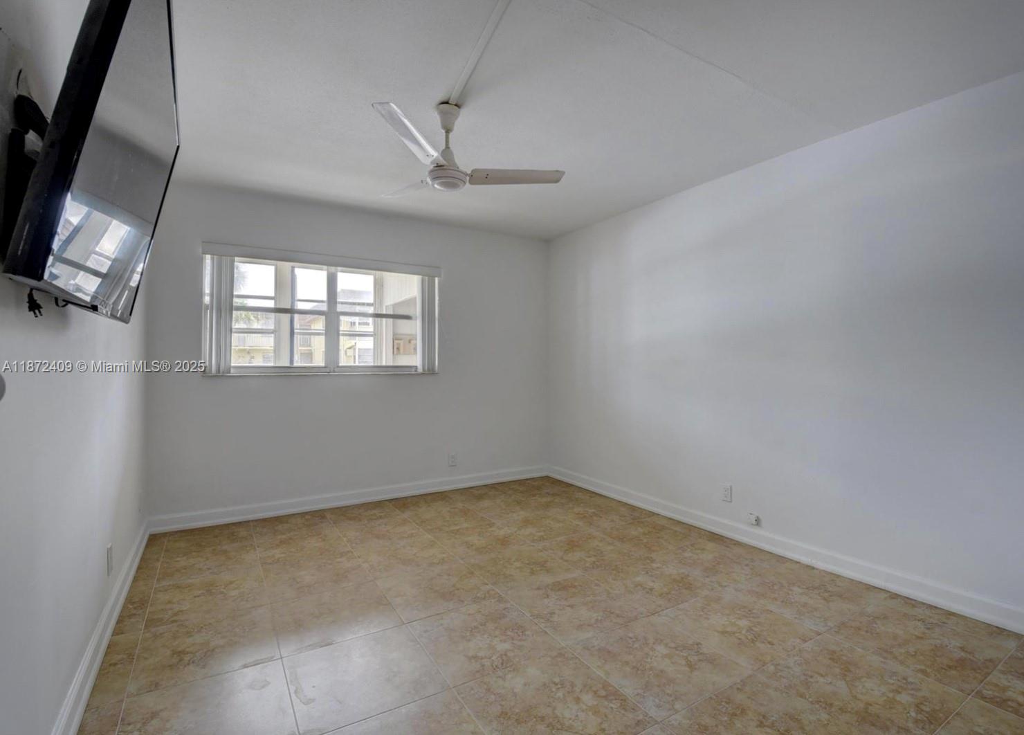 KINGS POINT SAXONY CONDOS - Residential