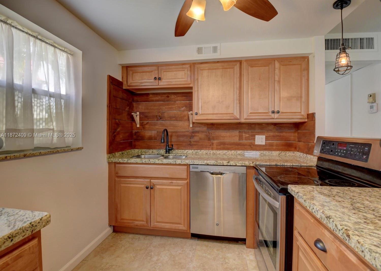 KINGS POINT SAXONY CONDOS - Residential