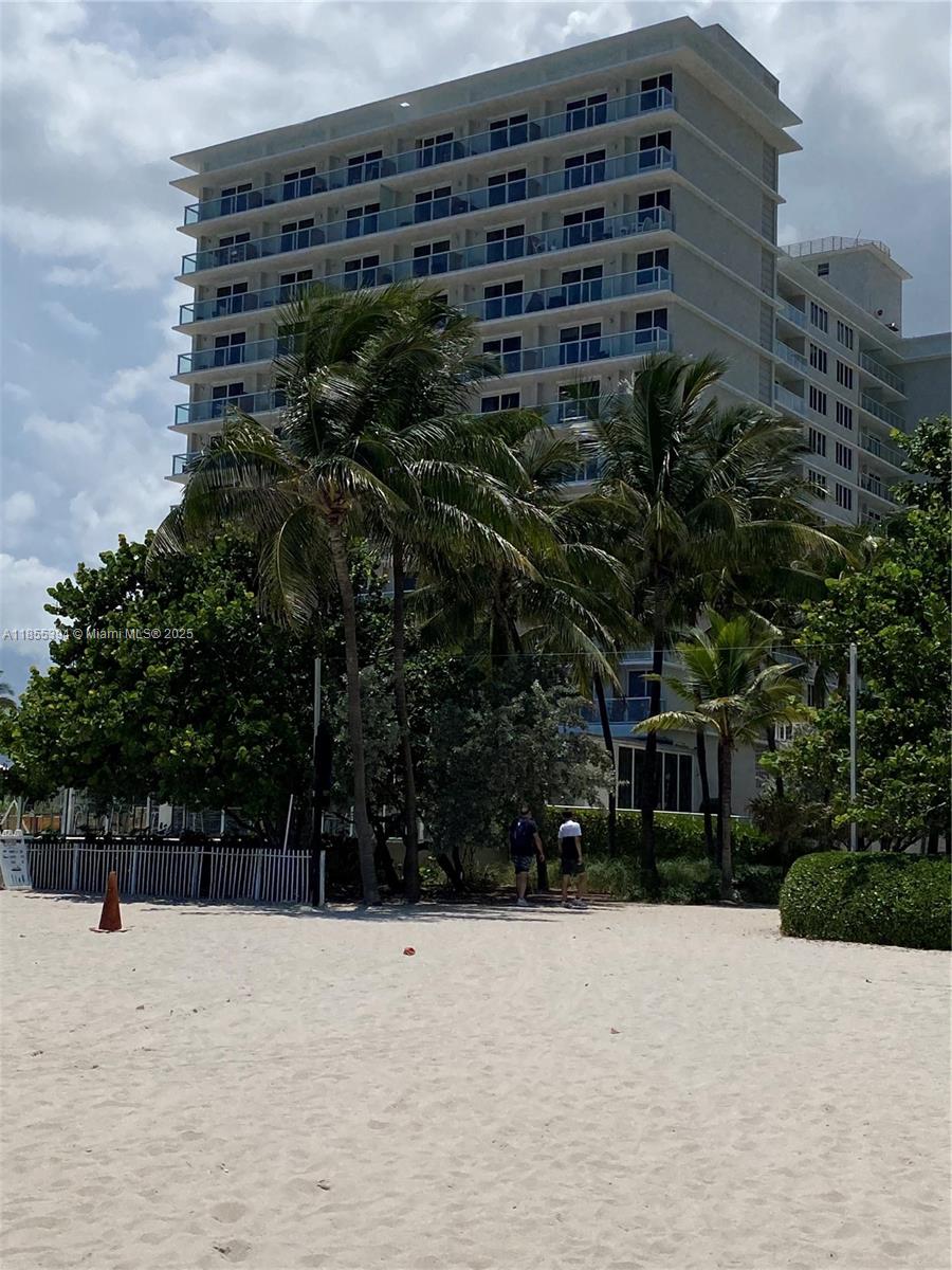 THE AVENTURA BEACH CLUB C - Residential