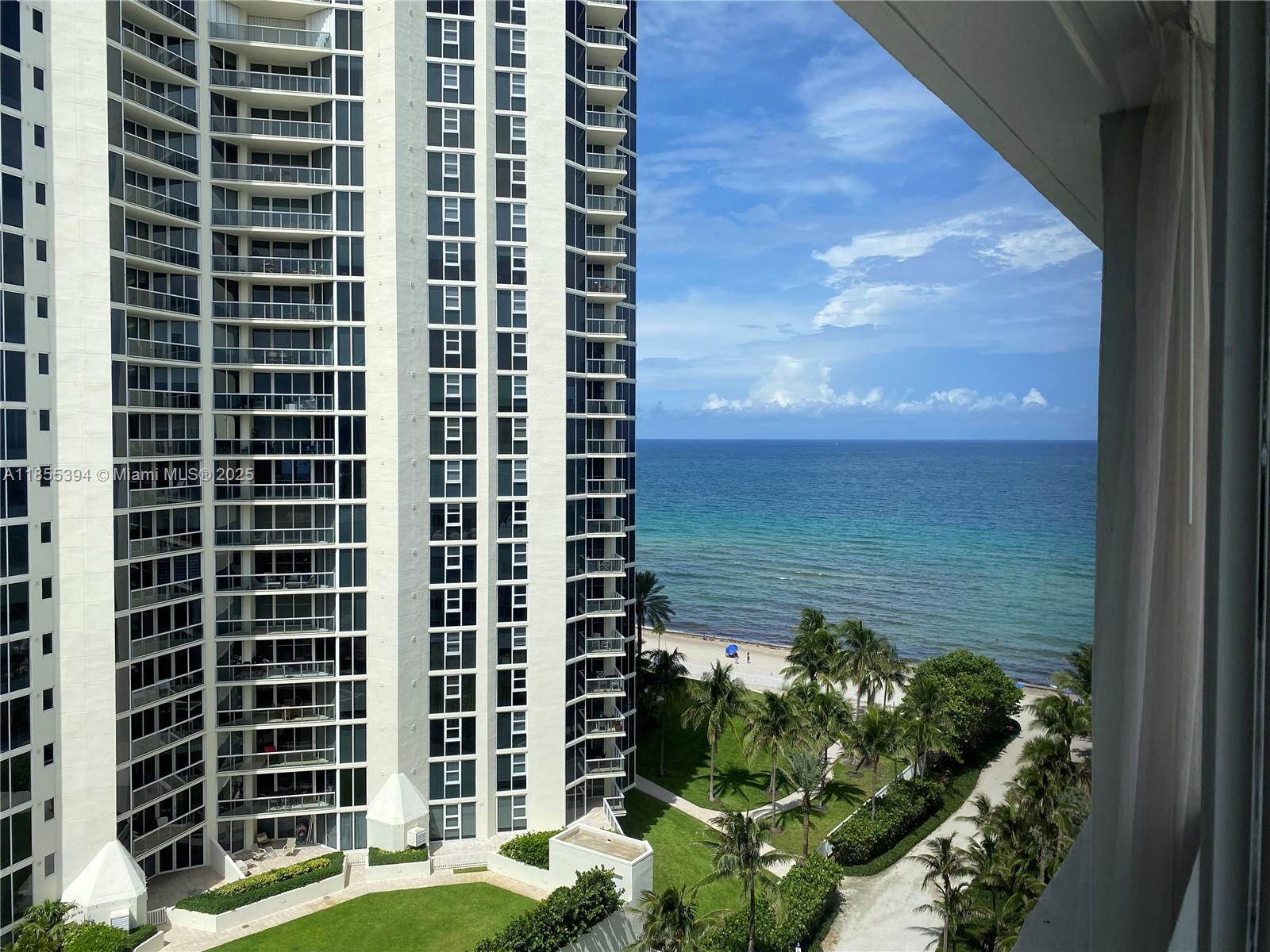 THE AVENTURA BEACH CLUB C - Residential