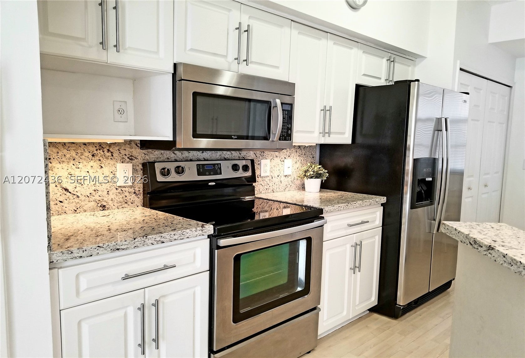 3215 NE 184 ST 14302