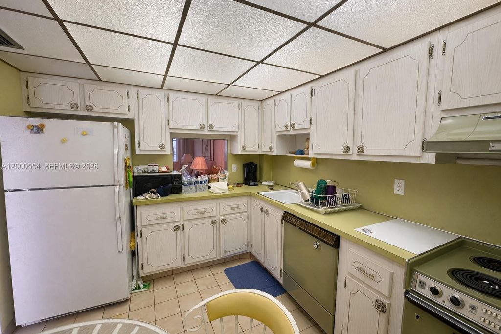 Photo of 410 SE 2nd St #305, Hallandale Beach, FL 33009 (MLS # A12000554)