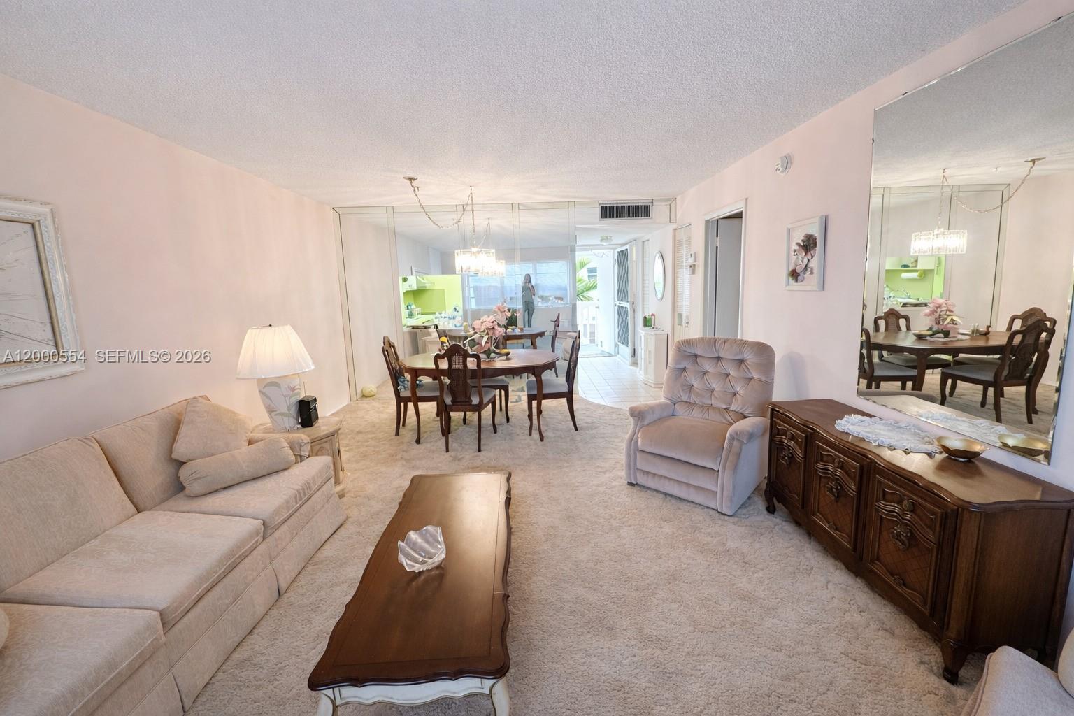 FOURTH GULFSTREAM GARDEN - Residential