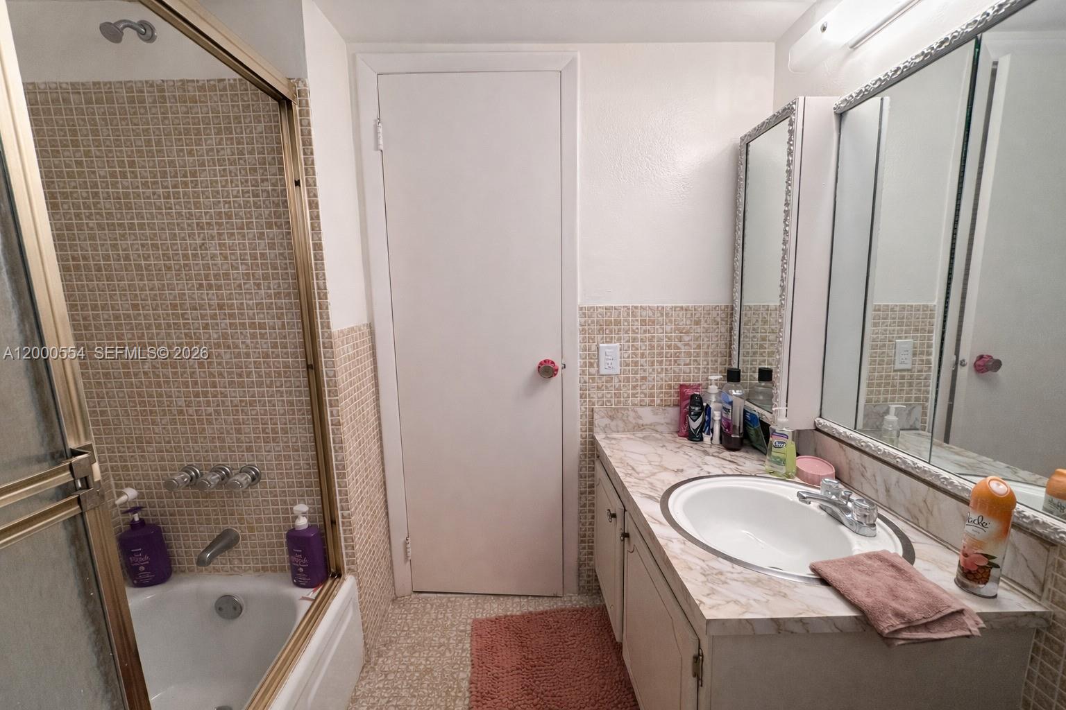 FOURTH GULFSTREAM GARDEN - Residential