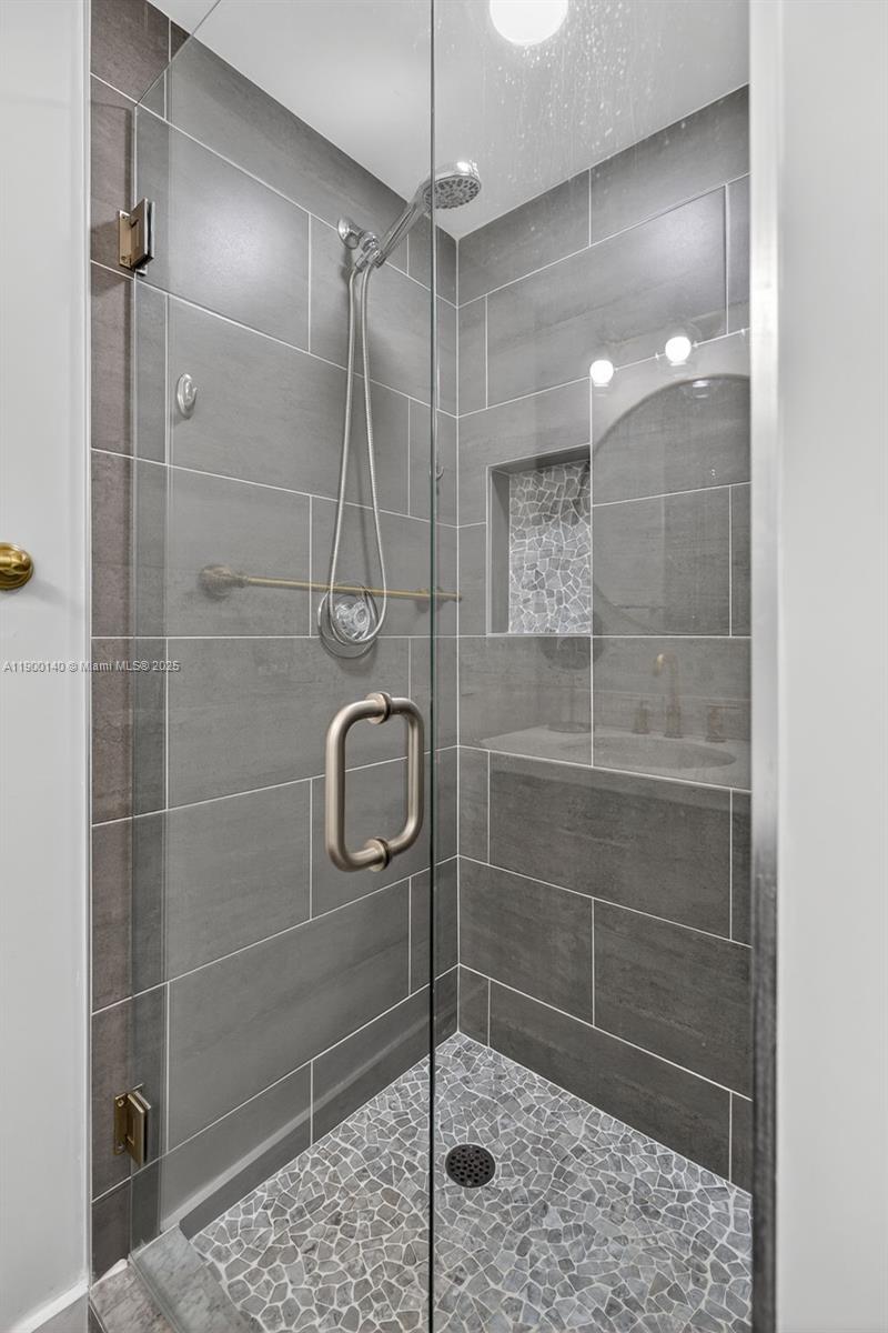 RIVER - Residential Lease
