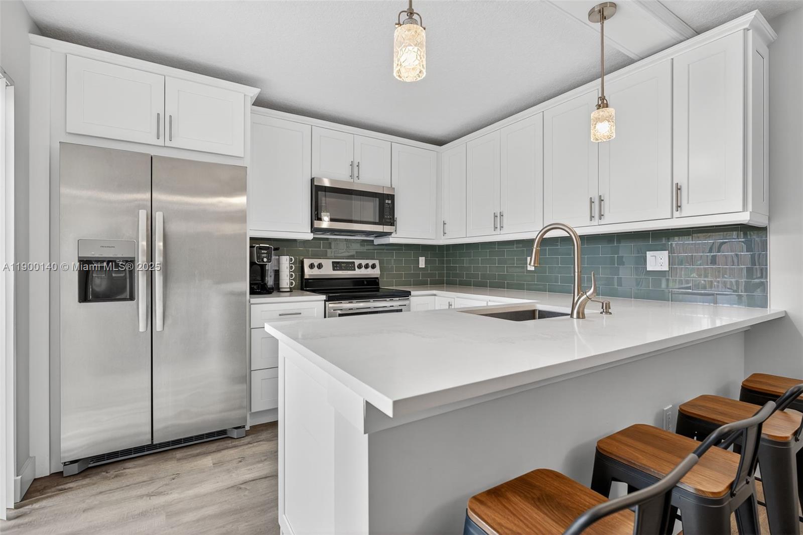 RIVER - Residential Lease