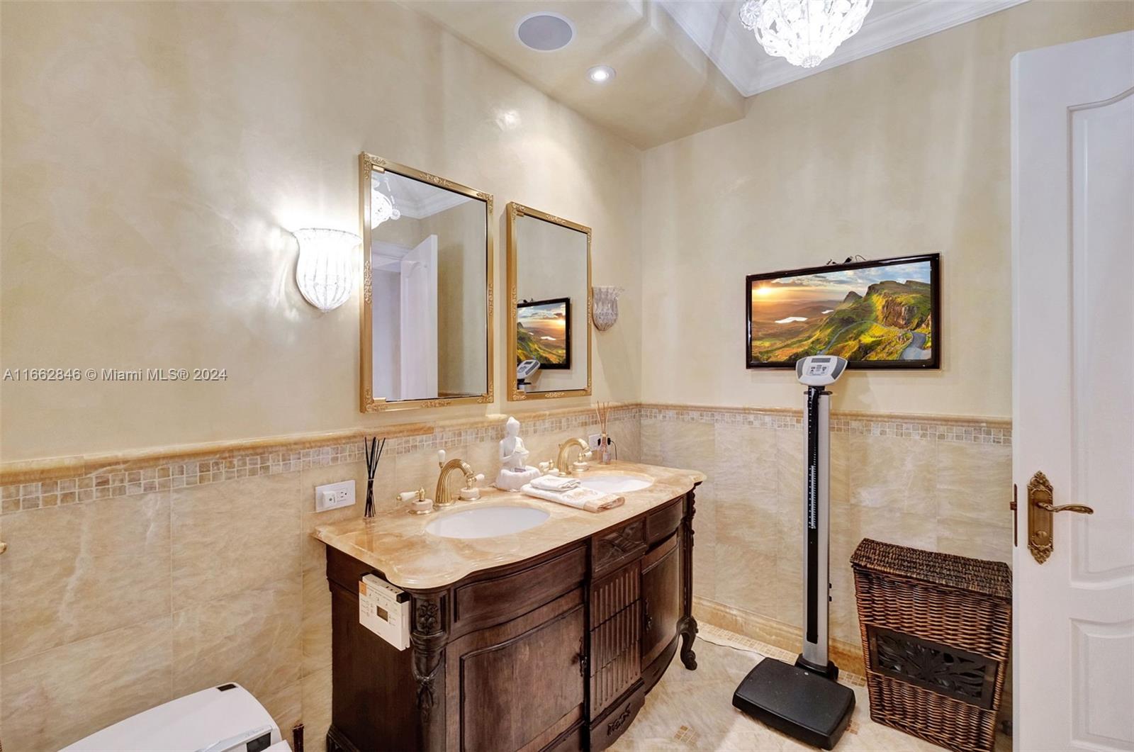 BALMORAL CONDO - Residential