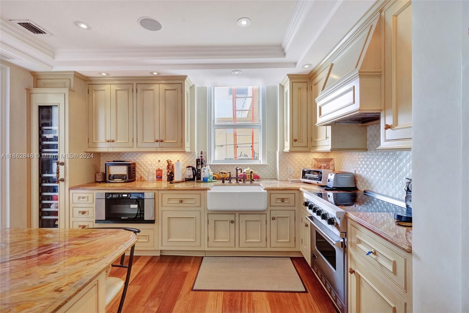 BALMORAL CONDO - Residential