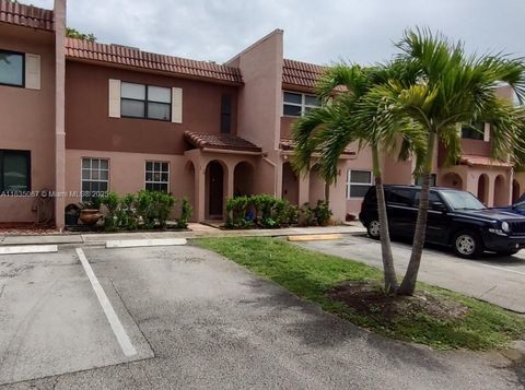 Photo of 15 Laredo Pl #2-7, Davie, FL 33324 (MLS # A11835067)