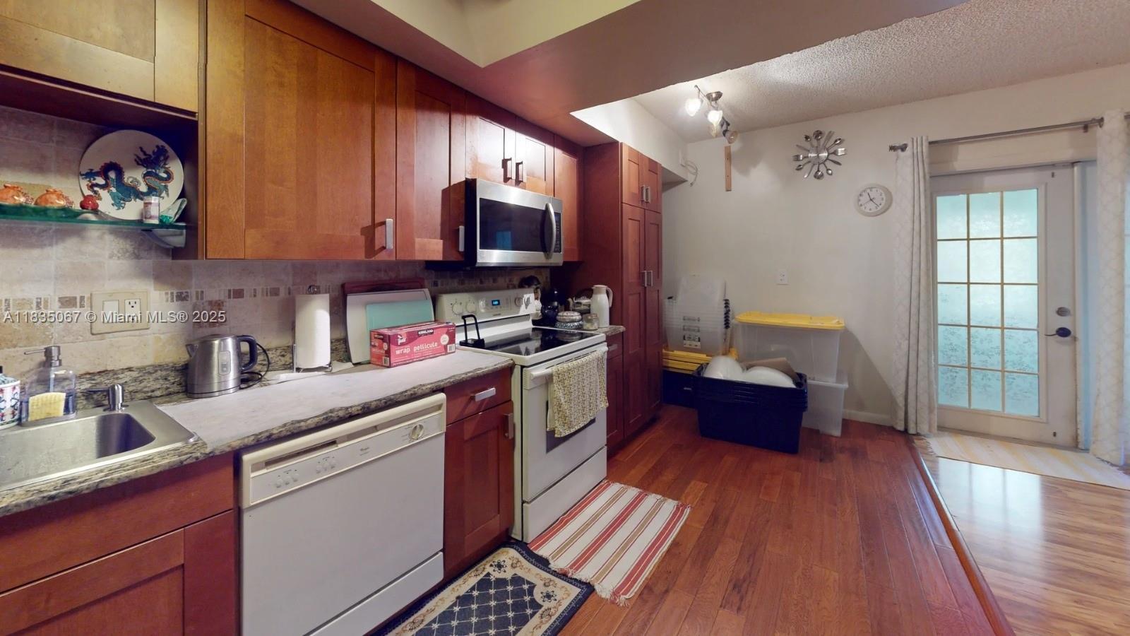 VALENCIA VILLAGE CONDO PH - Residential