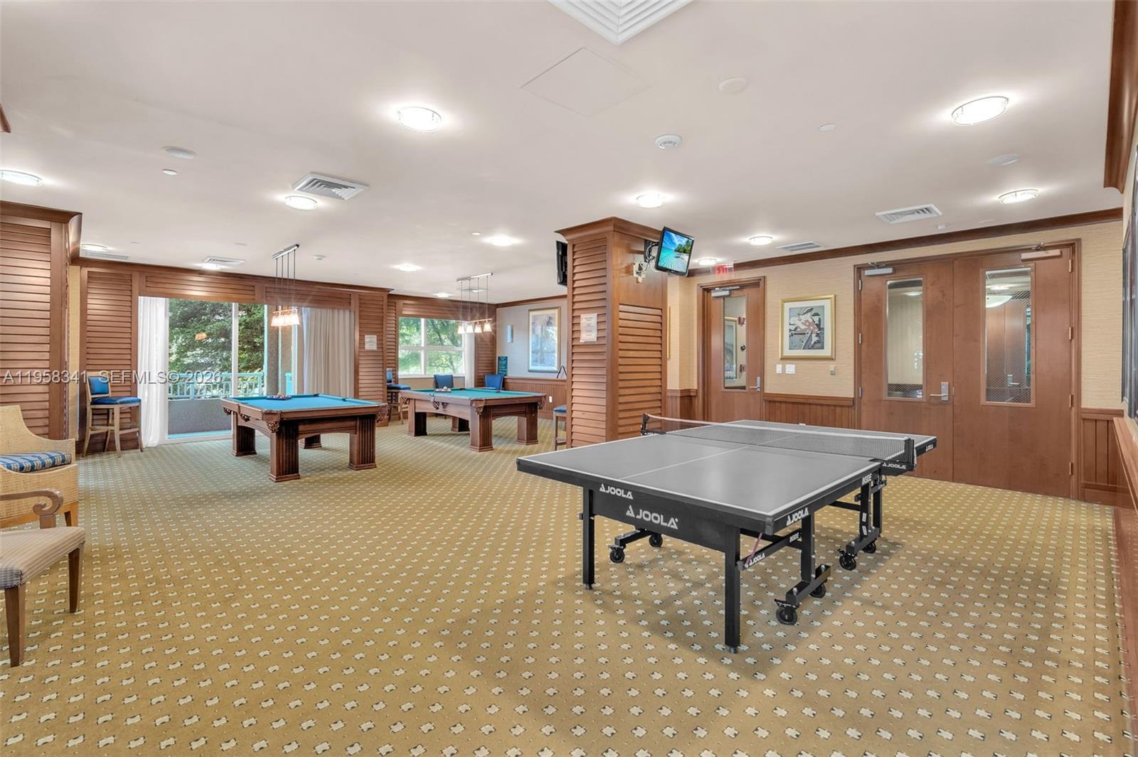 TURNBERRY ON THE GREEN CO - Residential Lease