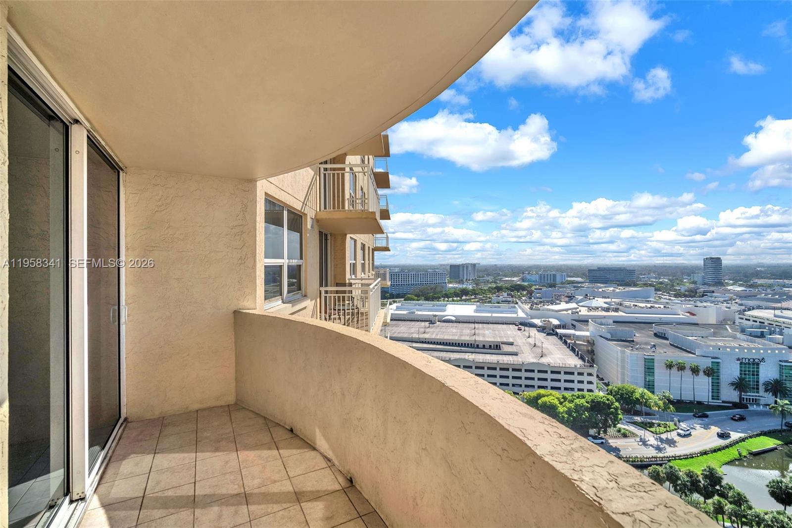 TURNBERRY ON THE GREEN CO - Residential Lease