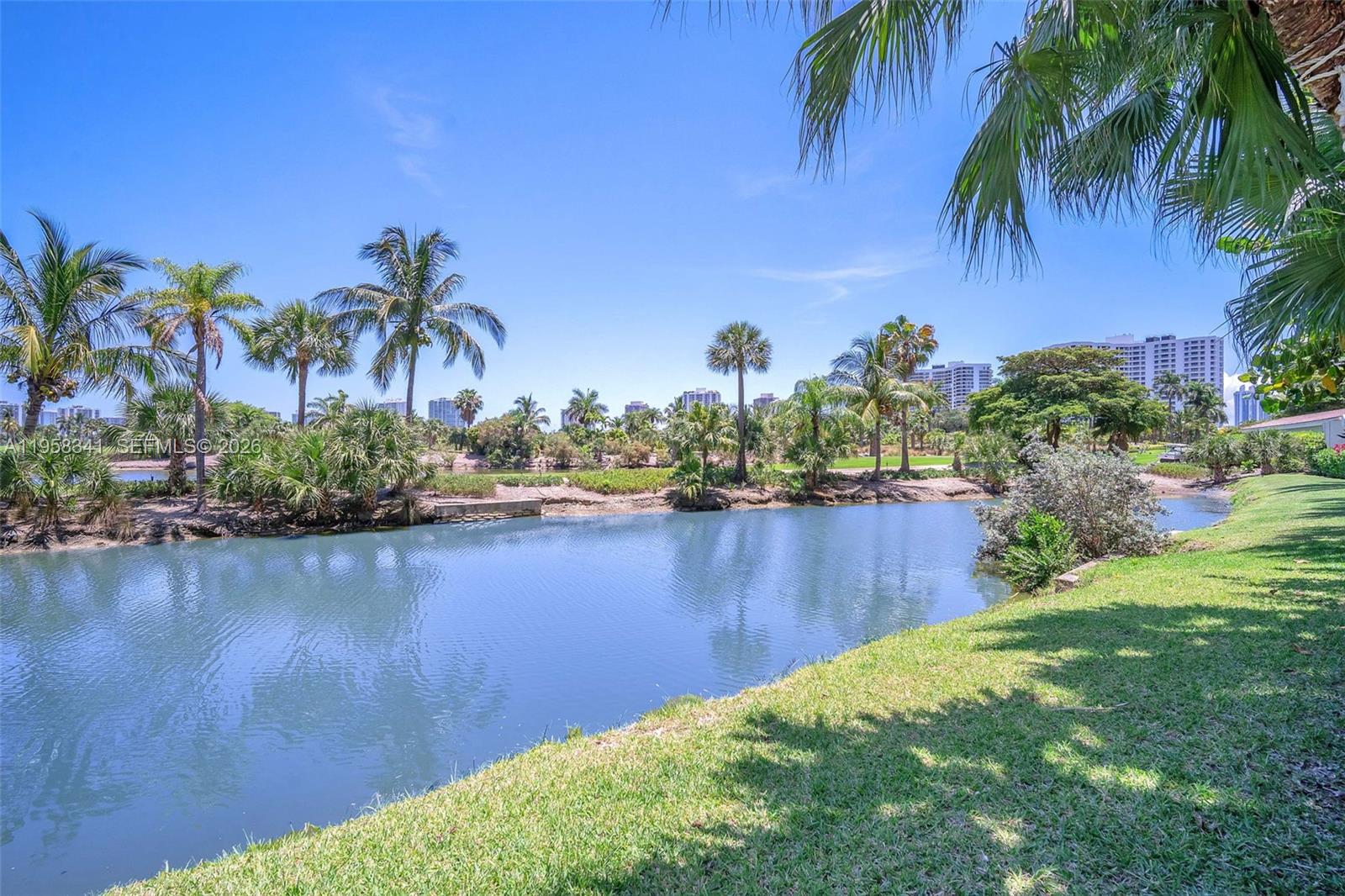 TURNBERRY ON THE GREEN CO - Residential Lease