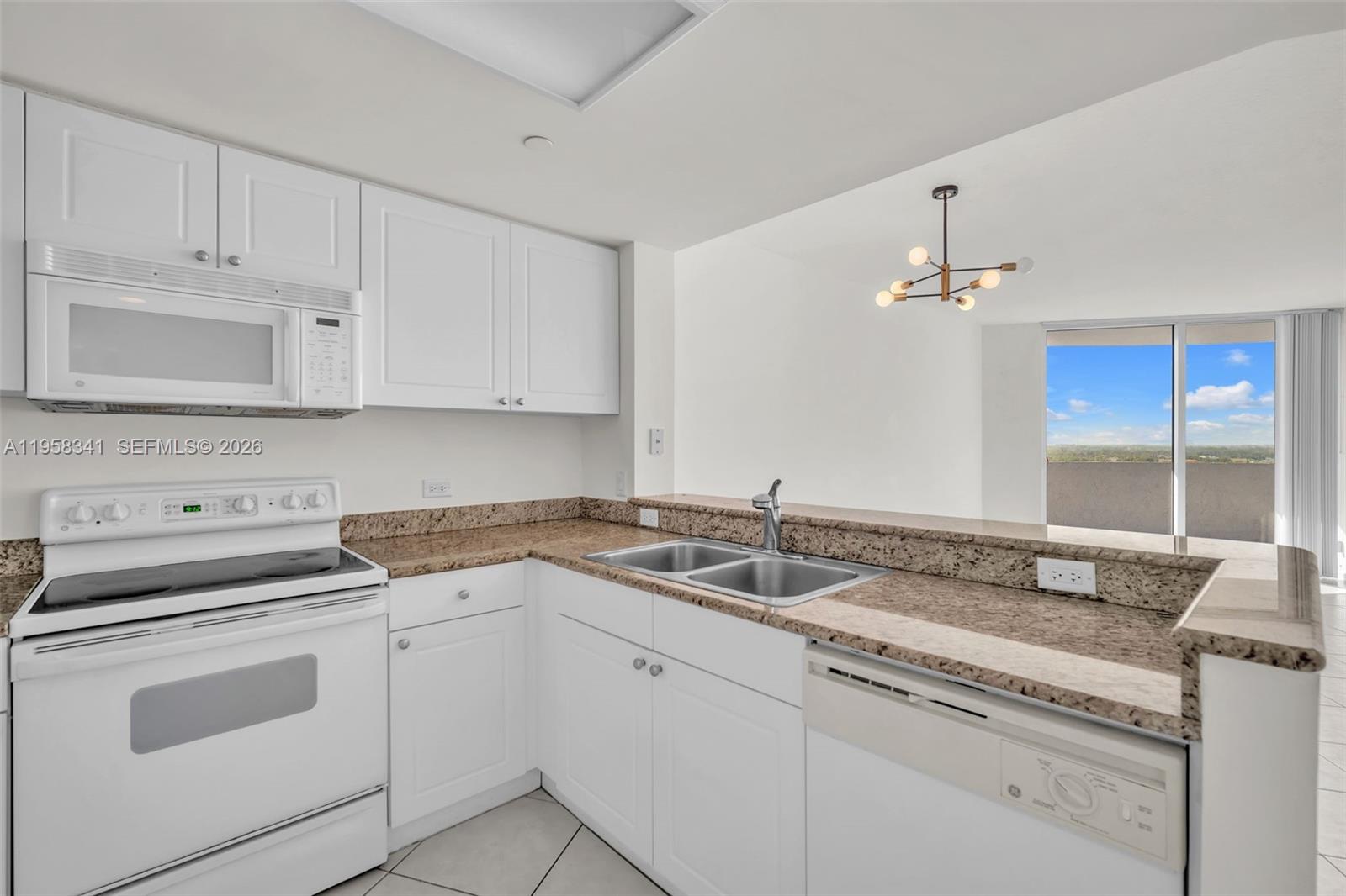 TURNBERRY ON THE GREEN CO - Residential Lease