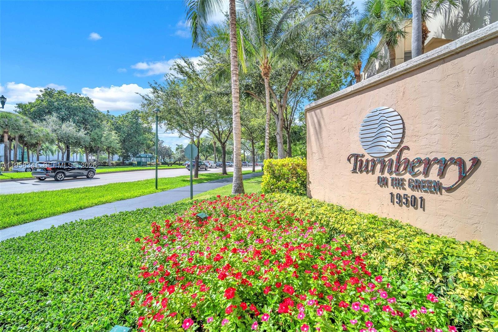 TURNBERRY ON THE GREEN CO - Residential Lease
