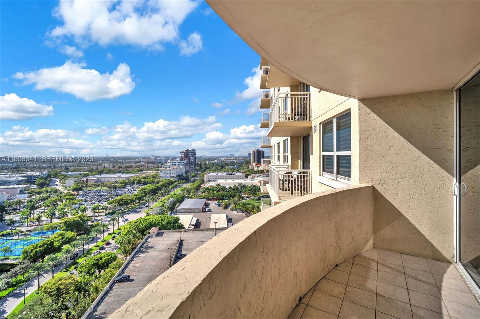 TURNBERRY ON THE GREEN CO - Residential Lease