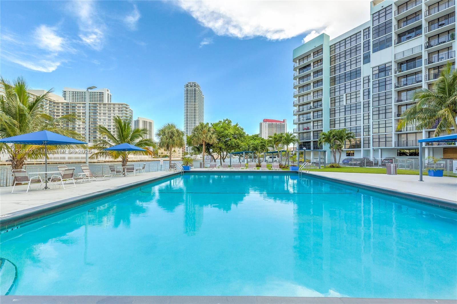 200 LESLIE CONDO - Residential